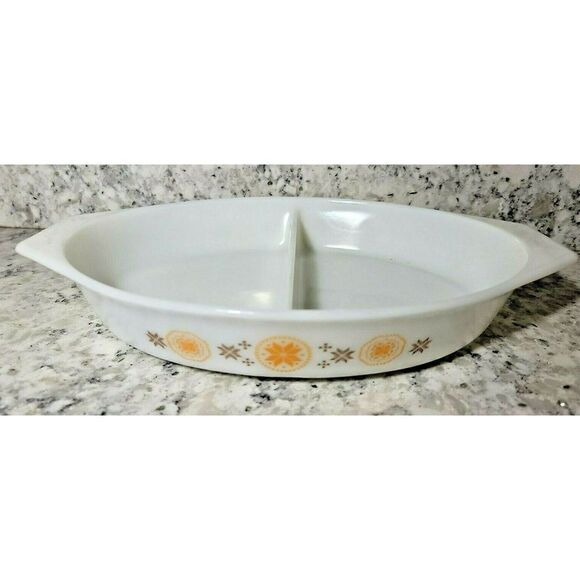 Vintage Pyrex Oval Divided Serving Dish NO Lid Town Country Orange Brown 1.5 Qt - Picture 1 of 7
